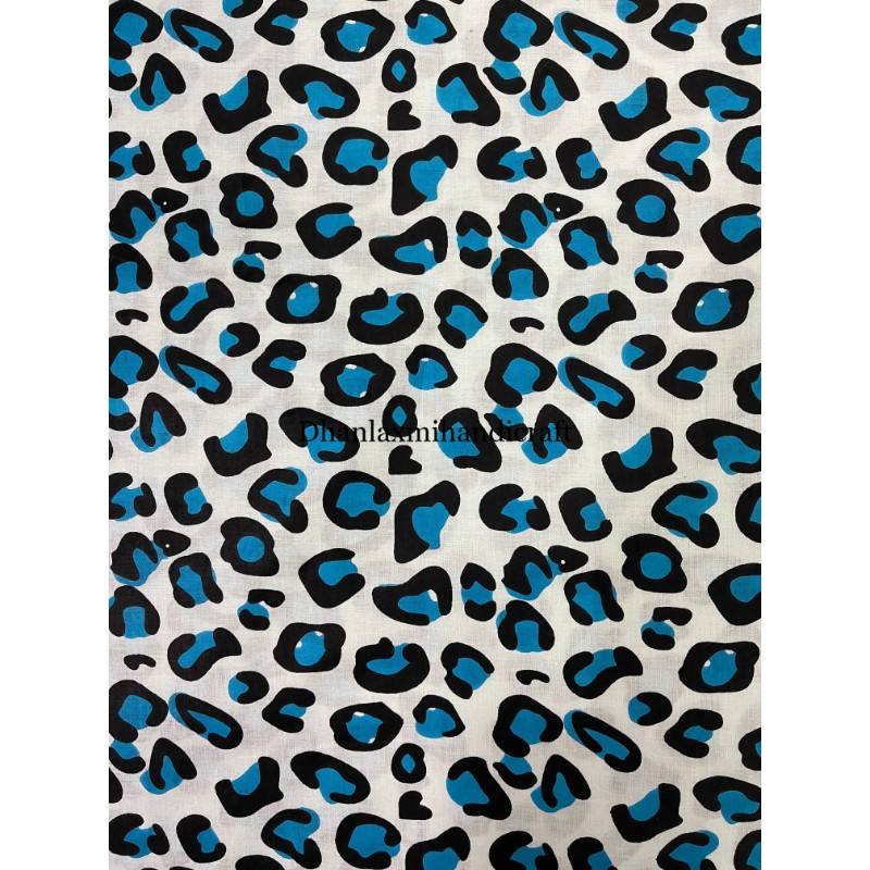 มีสีเขียวขุ่น