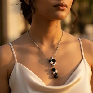 Collier pendentif tendance pour femme avec perles argentées et motif floral bohème, plaqué rhodium et or, bijoux religieux chrétiens - Product Image 1