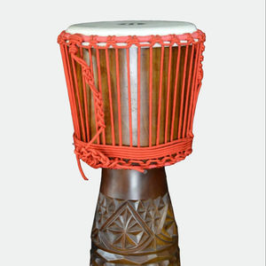 Djembe SOLOBEAT de 10 Pulgadas, Tallado a Mano, de Caoba, con Parches de Piel de Oveja y Cámara de Madera de Abedul, Profesional - Product Image 1