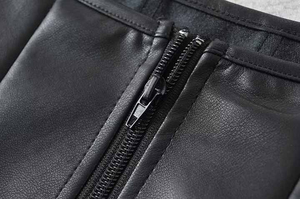 Débardeur de sport à fermeture éclair en cuir PU noir pour femmes en gros - Product Image 3