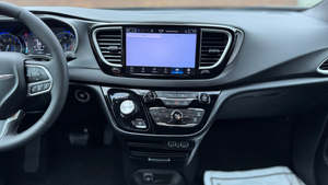 Chrysler Pacifica Select FWD Plus 2025 d'occasion en excellent état, sans accident, conduite à gauche/droite - Product Image 5