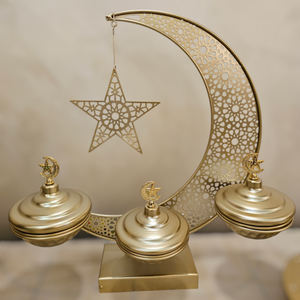 Pièce maîtresse de Ramadan islamique de qualité supérieure en or fabriqué à partir de métal pour des arrangements décoratifs sur la table - Product Image 3