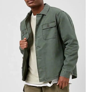 Chaqueta bomber de hombre lavada vintage de sarga de algodón con cremallera de calle alta de invierno con logotipo personalizado y bolsillos cargo en el pecho - Product Image 4