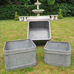 Comedero galvanizado con molduras de madera para una elegante jardinería elevada en patios pequeños o áreas de porche - Product Image 4