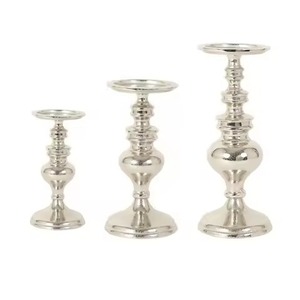 Nuevo diseño Estilo Pilar Acabado en oro Hecho a mano Nueva llegada Disponible Portavelas de metal Candelabros de la mejor calidad - Product Image 6