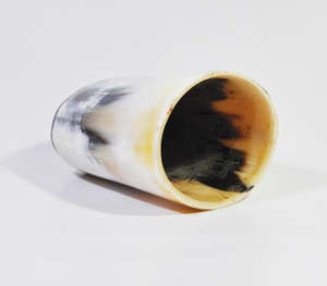 Authentique cornue à boire viking artisanale en corne de buffle naturelle polie, style nordique traditionnel, récipient à shot unique - Product Image 4