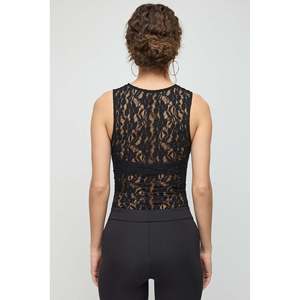 Blusa Casual de Una Manga con Logotipo Frontal - Product Image 5