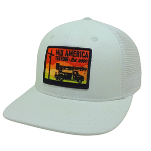 Sombrero de camionero 6 paneles Contraste personalizado Logotipo bordado Parches tejidos Malla blanca Gorra estructurada Hebilla de un solo pecho de plástico OEM - Product Image 2