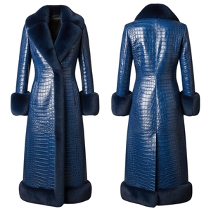 Manteau long en cuir véritable à motif de crocodile bleu pour femmes de luxe avec col en fourrure - Product Image 5