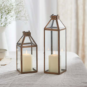 Derniers modèles de bougeoirs en métal antique en laiton, lanternes en verre faites à la main pour la maison, les événements et les décorations de mariage - Product Image 3