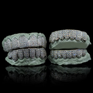Luxe 14k 18K Or Blanc Hip Hop Personnalisé 925 Dents en Argent Grillz Glacé Grillz VVS Moissanite Diamant Grillz Dents pour Hommes - Product Image 3
