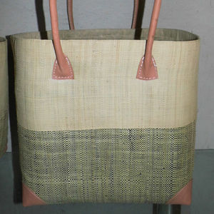 Sac à main en cuir avec fermeture à bouton, petit sac de Madagascar zebu corne avec poignées fines à l'intérieur poche en raphia sac à main fourre-tout en raphia de petite taille - Product Image 1