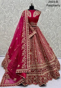Lehenga de Novia Elegante con Doble Dupatta, Hermoso Color, Seda Cadbury, Lehenga Choli de Diseñador - Product Image 6