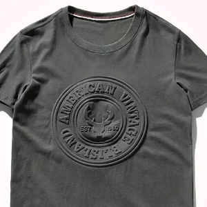 เสื้อยืดผู้ชายแบบขายส่ง OEM สั่งทำโลโก้ 3 มิติ นูน ผ้าคอตตอน 100% ผ้า Worsted เป็นมิตรกับสิ่งแวดล้อม แห้งเร็ว ทรงหลวม - Product Image 2