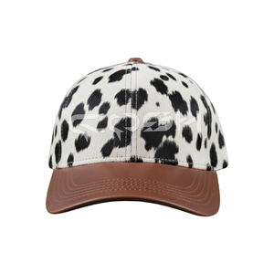 Gorra de Béisbol de Cuero con Pelo de Vaca, Estampado de Vaca Occidental, Ajustable - Product Image 1