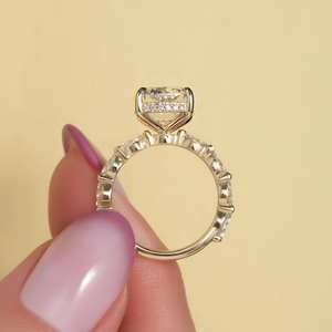 Anillo de compromiso de diamantes con corte de cojín de 10x8mm | Acentos laterales de solitario Plata de ley chapada en oro de 18 quilates | Boda nupcial minimalista - Product Image 3