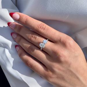 Bague de mariage en diamant de laboratoire de coupe ovale et ronde en or massif 10 carats - Product Image 4