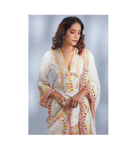 Sara Ali Venta caliente Maruti moda elegante última boda desgaste pesado Faux Georgette secuencia Multicolor bordado trabajo en relieve - Product Image 1