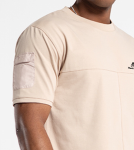 เสื้อยืดผู้ชายสีเบจพร้อมกระเป๋าแขนสไตล์สำหรับฤดูร้อนและสวมใส่หมี - Product Image 5