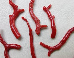 Corail rouge foncé, 100% pierres précieuses de corail rouge italien naturel Branches lâches polies AAA ++ Bâton de corail de qualité Pierres précieuses lisses - Product Image 2