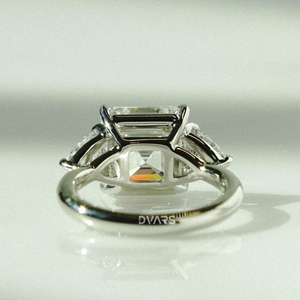 Anillo de Compromiso de Lujo con Diamante Cultivado en Laboratorio de 5 Quilates, Corte Asscher, Tres Piedras, Claridad VVS, Certificado IGI, Oro Blanco, Oro Rosa, Oro Amarillo - Product Image 4