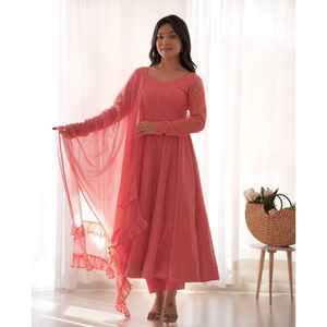 Lanzamiento de este atemporal y clásico traje de tela Lucknowi Georgette Anarkali para los próximos festivales y la temporada de bodas - Product Image 1