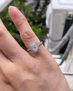 Anillo de compromiso de diamante de corte ovalado 1,55 CTW Lab Grown 14K oro blanco VVS2 Halo anillo de novia de boda para mujer - Product Image 1