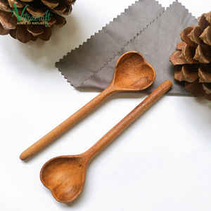 100% en bois, cuillère en forme de cœur, utilisée pour les repas quotidiens ou comme un cadeau significatif. Taille 12x3cm. Un cadeau significatif - Product Image 3