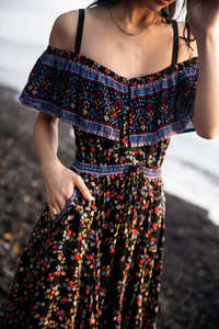 Robe longue à épaules dénudées faite à la main pour les fêtes d'été chemise tissée en mousseline de soie haute couture manches à volants naturel - Product Image 2