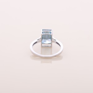 Anillo de Compromiso de Lujo para Mujer con Diamante Azul Cultivado en Laboratorio de Corte Radiante de 3.73Ct, Chapado en Rodio sobre Oro Blanco/Amarillo/Rosa de 14K |   Alto - Product Image 2