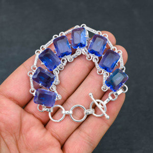 Pulsera de estilo de cadena chapada en plata 925 hecha a mano, diseño de piedras preciosas de iolita azul creado en laboratorio, regalo de joyería fina - Product Image 1