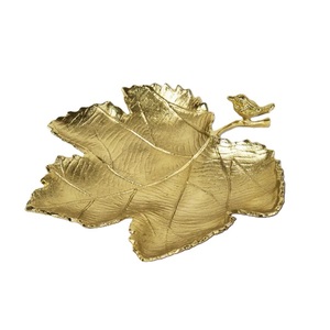 Nouveau Style Antique Or Métal Plume Bibelot Plat Feuille En Forme De Bijoux Plateau Et Plateau De Service Décoratif pour La Décoration Intérieure - Product Image 3