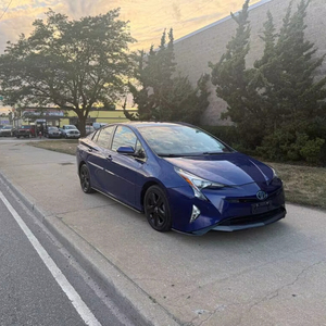 CLEAN 2018 To-yo-ta Pri_us Four Touring FWD - Product Image 1