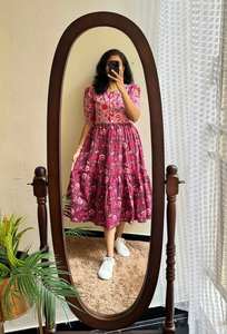 ชุด Maxi ฤดูร้อนที่สวยงามด้วยภาพพิมพ์ของมัสลินบริสุทธิ์และอุดมไปด้วย - Product Image 4