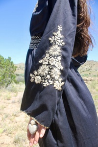 Vestido Casual de Algodón con Bordado Floral Hecho a Mano, Estilo Vintage de los Años 70, Corte en A, Cintura Natural, Bordado Folclórico de Rajastán y Europa del Este - Product Image 2