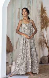 2024 personnalisé été nouveauté femmes robes de haute qualité mode col en v boutons dames ange manches Sexy longues robes décontractées - Product Image 5