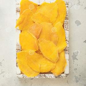 Tranches de mangue séchées semi-douces sucrées et savoureuses emballées dans un sac pour une collation pratique aux fruits et légumes - Product Image 2