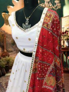 Hermoso último diseñador Navratri Lehenga con hermosas lentejuelas pesadas con hermosa impresión digital - Product Image 3