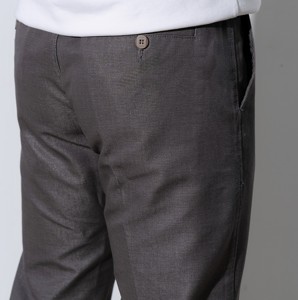 Pantalones estampados de compresión de poliéster caqui para hombre ODM precio al por mayor personalizado Procesamiento de ropa OEM hecho en Vietnam - Product Image 4