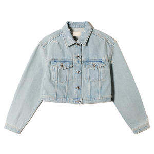 Veste en jean à la mode pour femmes avec un design en détresse et une coupe ajustée idéale pour superposer avec des hauts et des robes en toutes saisons - Product Image 4