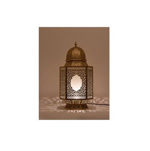 Atractiva linterna marroquí de metal con cuerpo liso adecuada para hogares tradicionales y cocinas rústicas - Product Image 1