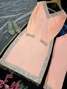 Kurti และกางเกงที่สวยงามพร้อม duppata แฟนซีพร้อมงานปักที่หนักหน่วง - Product Image 4