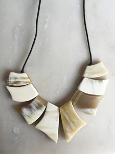 Collar de cuerno de búfalo orgánico para mujer, diseño minimalista, estilo Animal tallado, moda de moda para fiestas de Navidad - Product Image 3