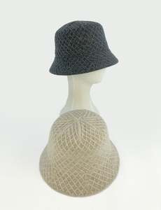 Chapeau Bob Réversible Personnalisé pour Femme, Imprimé All-Over, en Laine, Style Créateur de Mode - Product Image 4