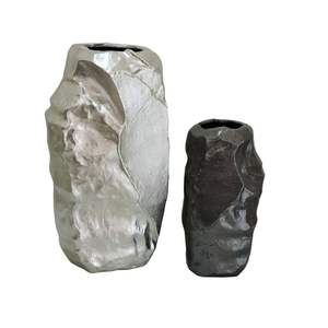 Vase à fleurs en métal moderne fabriqué à la main Vase décoratif de luxe fait à la main pour la décoration de centre de table - Product Image 3