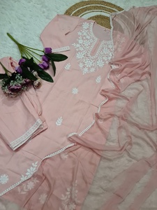 Conjunto de algodón de calidad superior con bordado Kurta para mujer Ropa informal y de fiesta disponible a un precio asequible - Product Image 2