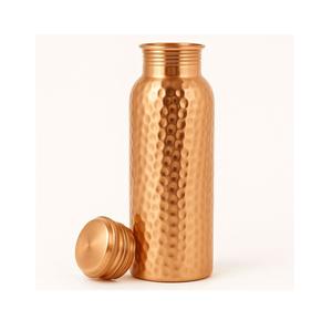 Bouteille en cuivre pur au design moderne et élégant pour une hydratation élégante combinant les avantages de bien-être de l'ayurveda avec la durabilité pour un usage quotidien - Product Image 3