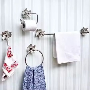 Hermosos Portarrollos de Papel Higiénico de Acero Inoxidable con Diseño Floral, al por Mayor, que Ayudan a Mantener un Aspecto Limpio y Ordenado en el Baño - Product Image 6
