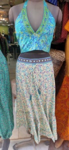 Ensemble 2 pièces haut et jupe décontractée pour femme, coupe classique, col en V, motif imprimé, tissu en soie, longueur genou, haute qualité, séchage rapide, écologique - Product Image 6