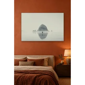 ภาพพิมพ์บนผ้าใบลายฟิดา ร็อค และ โลน วอล์คเกอร์บนชายหาดที่มีหมอก - Product Image 2
